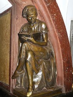Statua in lettura di M.G. Manizer