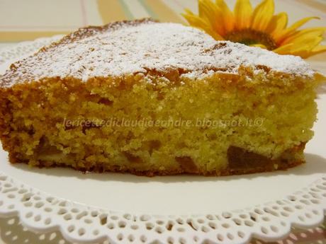 Torta morbida di pesche al profumo di limone