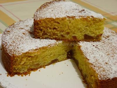 Torta morbida di pesche al profumo di limone