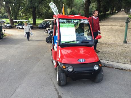 Quasi peggio dei risciò del Colosseo: Villa Borghese brutalizzata dai noleggiatori di mezzi elettrici