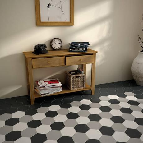 Hexatile Mate : Ingresso, Corridoio & Scale in stile moderno di Equipe Ceramicas