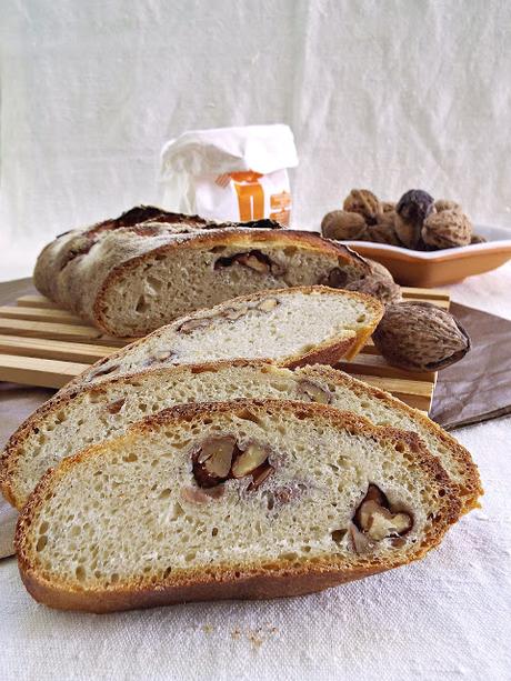 Pane alle noci e semola Senatore Cappelli (in a moonlight shadow)