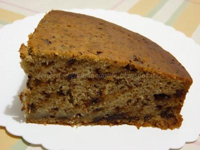 Torta con banane, cocco, scaglie di cioccolato e miele