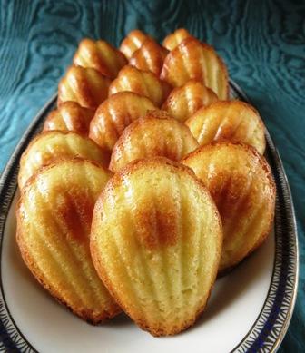 Madeleines al limone e la falsa malattia del Papa