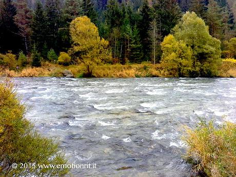 Il corso del torrente Avisio tra la Val di Cembra e la Val di Fiemme (Trentino).