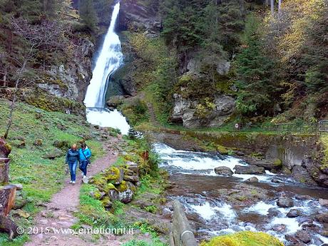 La cascata del Rio Val Moena alla confluenza col torrente Avisio, vicino a Cavalese in Val di Fiemme (Trentino).