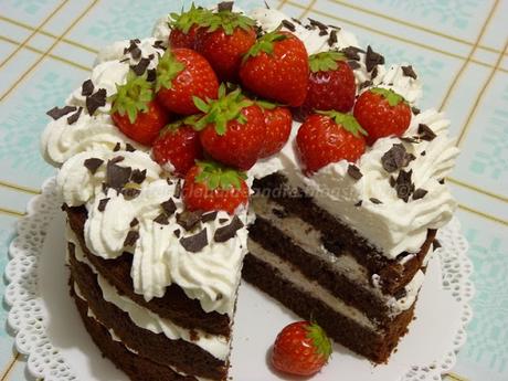 Torta al cacao con fragole e crema al mascarpone