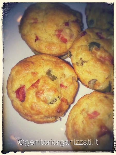 Muffin con provola, pomodorini ed olive