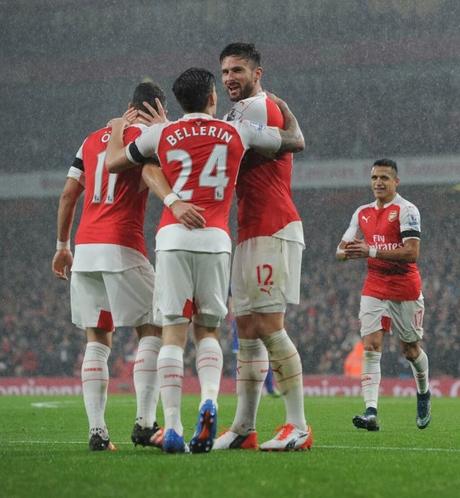 Arsenal-Everton 2-1: Wenger trionfa su Martinez, Gunners in testa