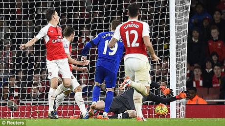 Arsenal-Everton 2-1: Wenger trionfa su Martinez, Gunners in testa