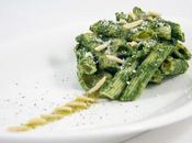 Pasta pesto spinaci with spinach sauce