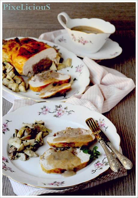 Pollo Ripieno di Salsiccia, Castagne, Origano e Pancetta con Porcini Trifolati e Gravy al Chianti