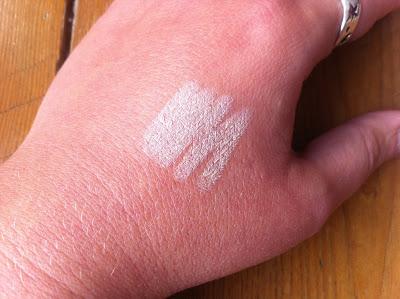 ESSENCE pure NUDE concealer n. 20 pure sand