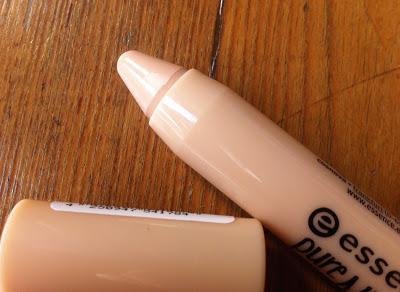 ESSENCE pure NUDE concealer n. 20 pure sand