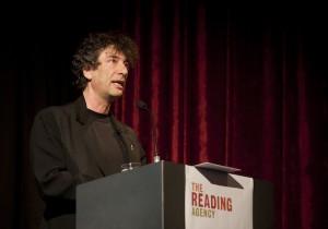 Neil Gaiman durante il suo intervento | Foto: Robin Mayes © Reading Agency