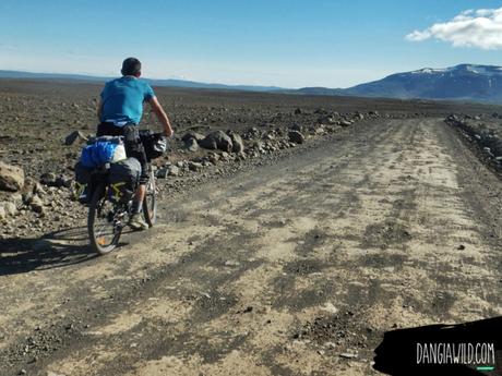 Sul viaggiare in solitaria: sfide ed emozioni per crescere e conoscersi