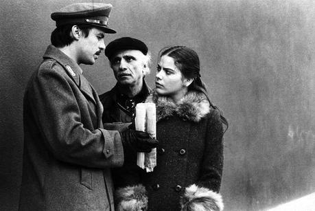 Michele Placido, Mario Monicelli e Ornella Muti sul set di 'Romanzo popolare'