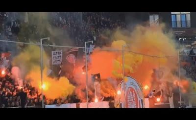 (VIDEO)FC ‪‎St. ‪Pauli's fans smokeflares vs SC Freiburg 25.10.2015