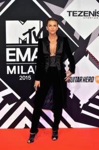 Specchio,specchio…qual è il look più originale degli MTV Europe Music Awards 2015 ???