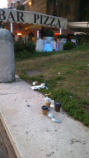 Tutte le mostruosità dell'area del Colosseo. Così la zona più famosa della città attende il Giubileo