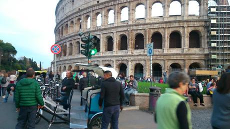 Tutte le mostruosità dell'area del Colosseo. Così la zona più famosa della città attende il Giubileo