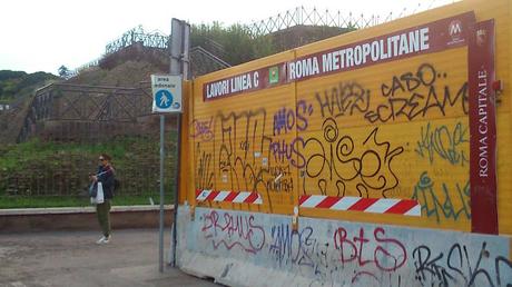 Tutte le mostruosità dell'area del Colosseo. Così la zona più famosa della città attende il Giubileo