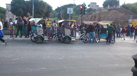 Tutte le mostruosità dell'area del Colosseo. Così la zona più famosa della città attende il Giubileo