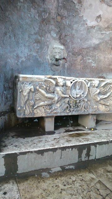 Tutte le mostruosità dell'area del Colosseo. Così la zona più famosa della città attende il Giubileo