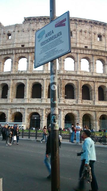 Tutte le mostruosità dell'area del Colosseo. Così la zona più famosa della città attende il Giubileo