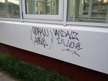 La Stazione Jonio è stata inaugurata il 21 aprile 2015. 6 mesi fa. Ecco com'è ridotta oggi