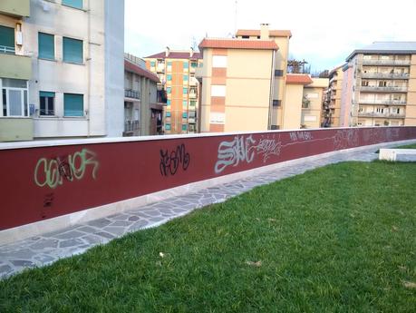 La Stazione Jonio è stata inaugurata il 21 aprile 2015. 6 mesi fa. Ecco com'è ridotta oggi