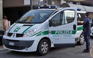 VIGEVANO (pv). Intervento congiunto di Polizia Locale, Pubblica Sicurezza e Asl in un edificio di strada San Marco