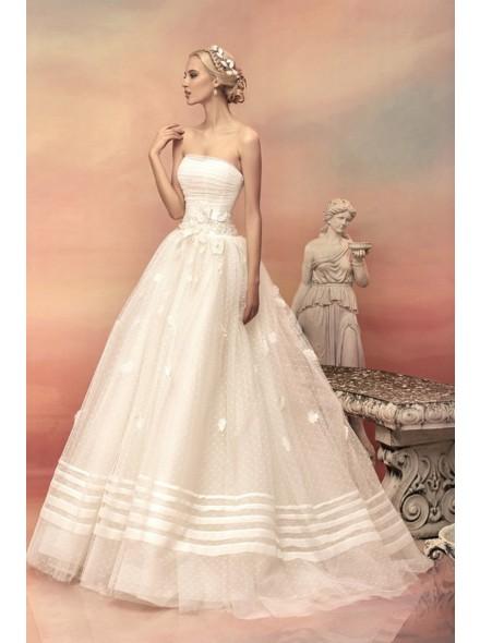 Dramatic Strapless Natural Train Tulle Ivory Sleeveless Wedding Dress with Flower and Appliques LWLT1502D