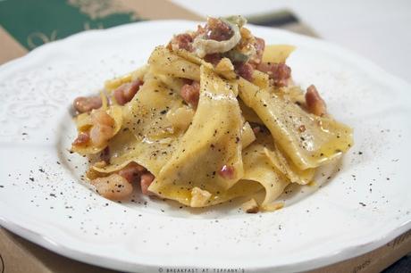 Pasta al cacao Venchi: maltagliati all'uovo con semi di cacao con gorgonzola, pancetta affumicata e noci