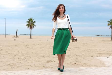 Chic con Charme Bijoux e una gonna verde smeraldo