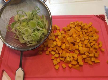 SPAGHETTI INTEGRALI CON ZUCCA PORRO E CRUDO CROCCANTE