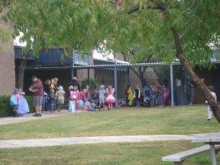 Halloween a scuola: tutti i bimbi posseduti dal demonio!! Halloween a scuola: tutti i bimbi posseduti dal demonio!!
