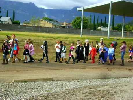 Halloween a scuola: tutti i bimbi posseduti dal demonio!! Halloween a scuola: tutti i bimbi posseduti dal demonio!!