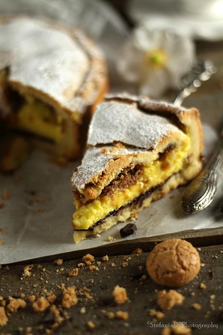 Crostata con crema e amaretti