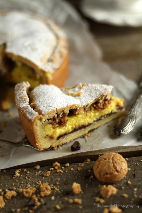 Crostata con crema e amaretti