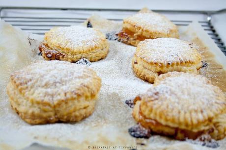 Dischetti di sfoglia ripieni di marmellata / Jam petit pastry puffs recipe