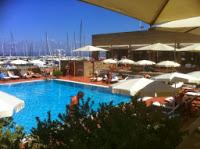 La piscina, scene dal precariato lavorativo, parte prima