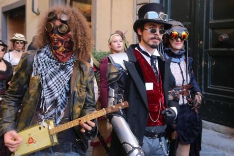 Lucca Comics & Games 2015: i cosplayer affollano le strade della città (FOTO)