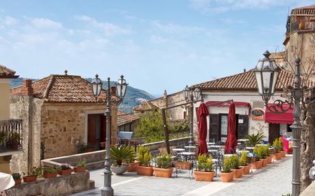 Il borgo di Castellabate in “Alle falde del Kilimangiaro” su Rai 3