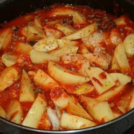 Il baccalà alla napoletana unisce l'inconfondibile gusto del baccalà a quello del pomodoro.