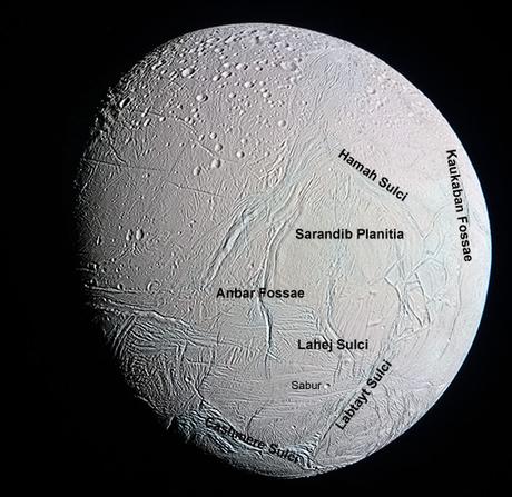 Cassini: le strepitose immagini del flyby E-21