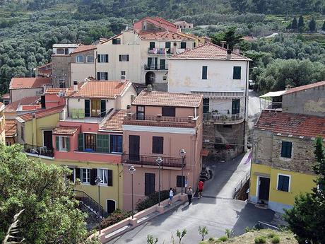 Una canzone per raccontare Lingueglietta, borgo ligure dal fascino medievale