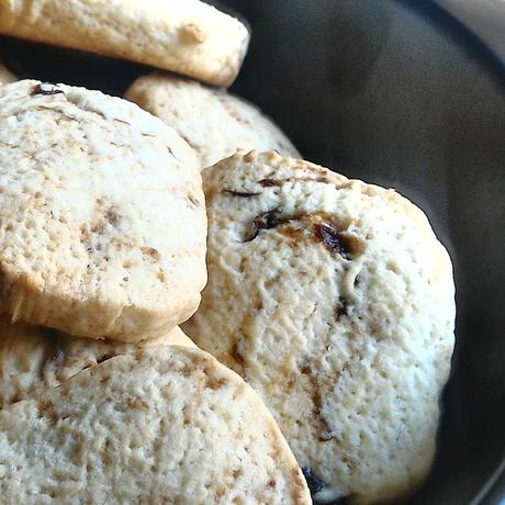 Frollini senza uova con le prugne secche