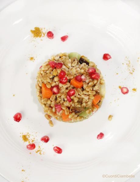 Farro Autunnale con Verdure Croccanti, Curry e Melograno e l'importanza dei Cereali in Chicco