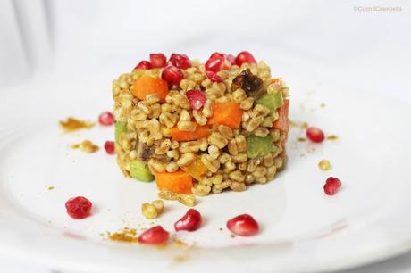 Farro Autunnale con Verdure Croccanti, Curry e Melograno e l'importanza dei Cereali in Chicco